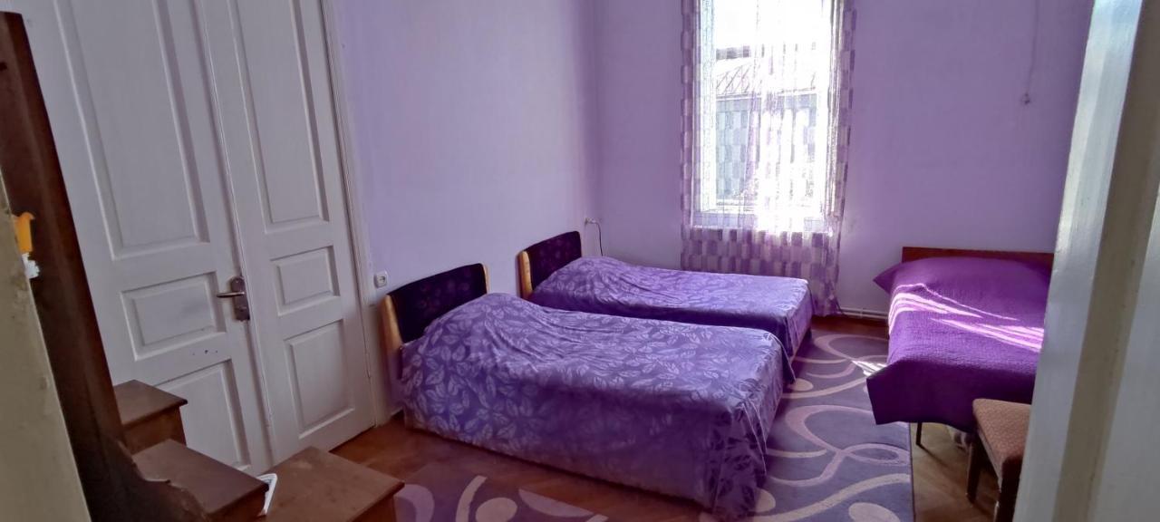 Guest House Tall Rooms 주그디디 외부 사진